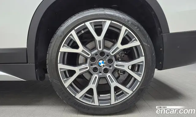 BMW X1 2022 2.0 автомат (гидро), миниатюра 6