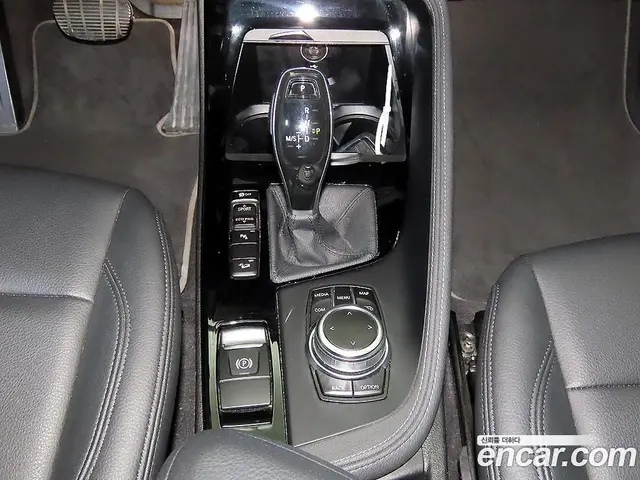 BMW X1 2022 2.0 автомат (гидро), миниатюра 12