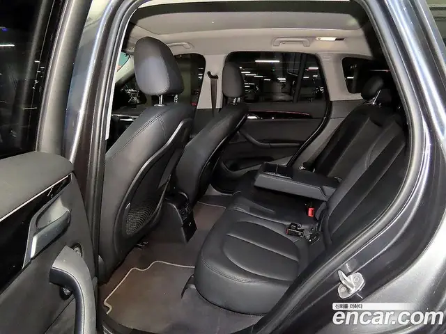 BMW X1 2022 2.0 автомат (гидро), миниатюра 7