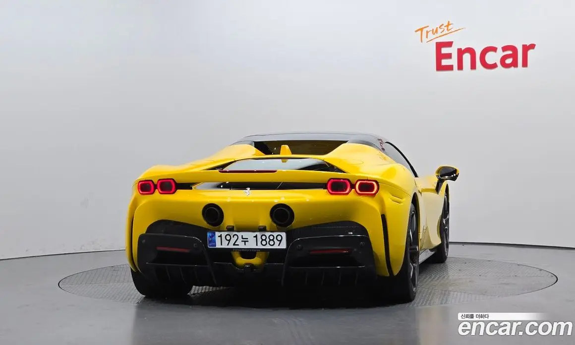 Ferrari SF90 2023 4.0 автомат (гидро), фото 4 Ferrari SF90 2023 4.0 автомат (гидро), фото 4
