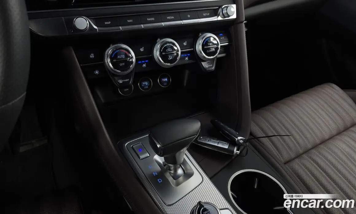 Genesis G70 2023 2.0 автомат (гидро), фото 9