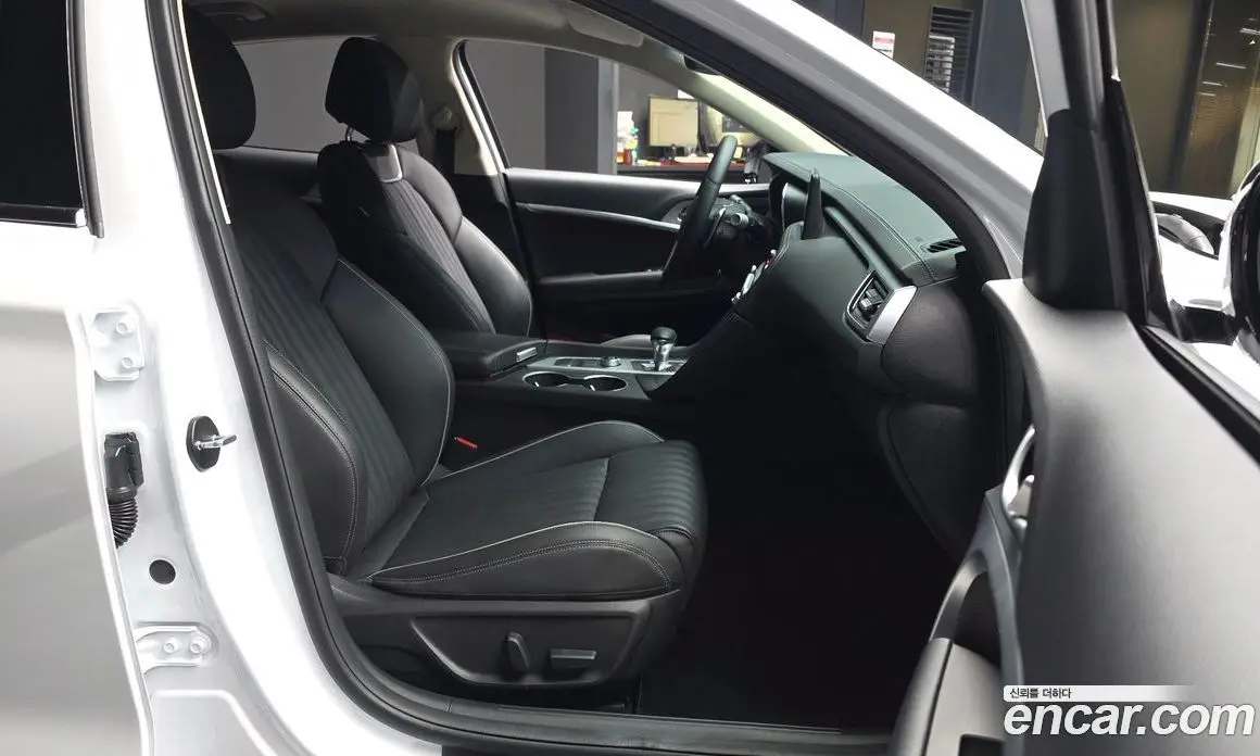 Genesis G70 2023 2.5 автомат (гидро), фото 17