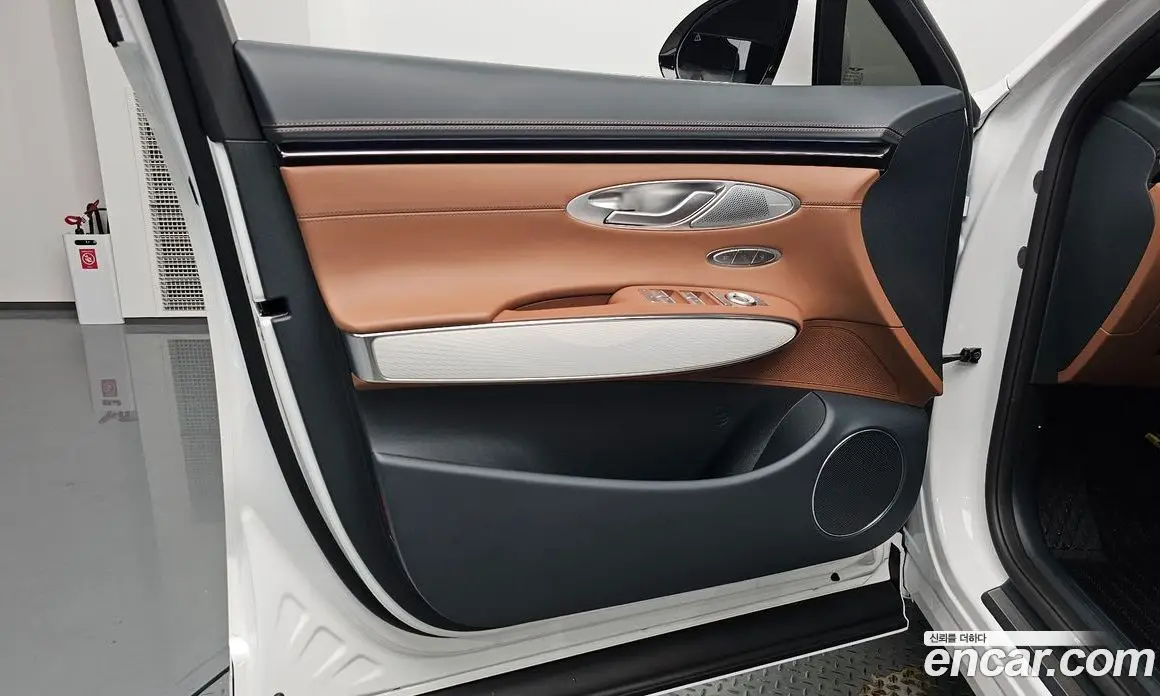 Genesis GV70 2024 2.5 автомат (гидро), фото 13