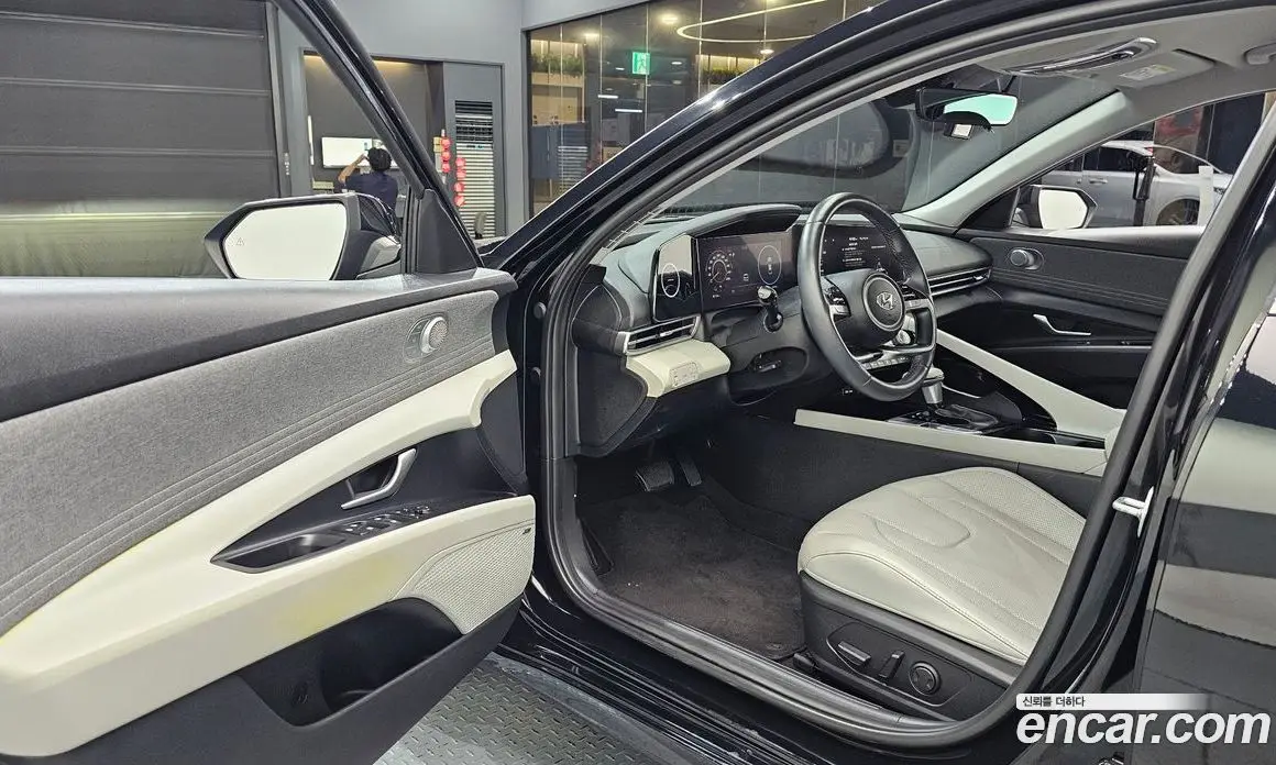 Hyundai Avante 2023 1.6 автомат (гидро), фото 10