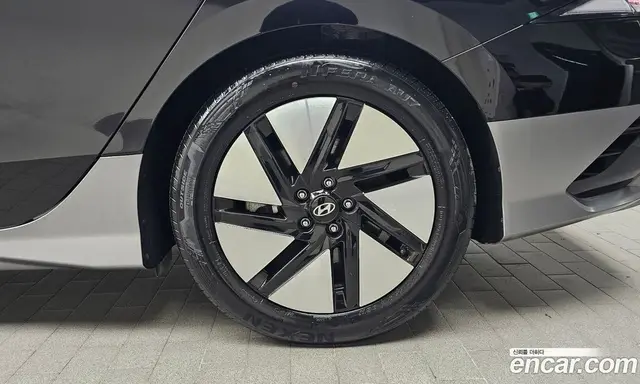 Hyundai Ioniq 6 2023 0.1 автомат (гидро), миниатюра 6