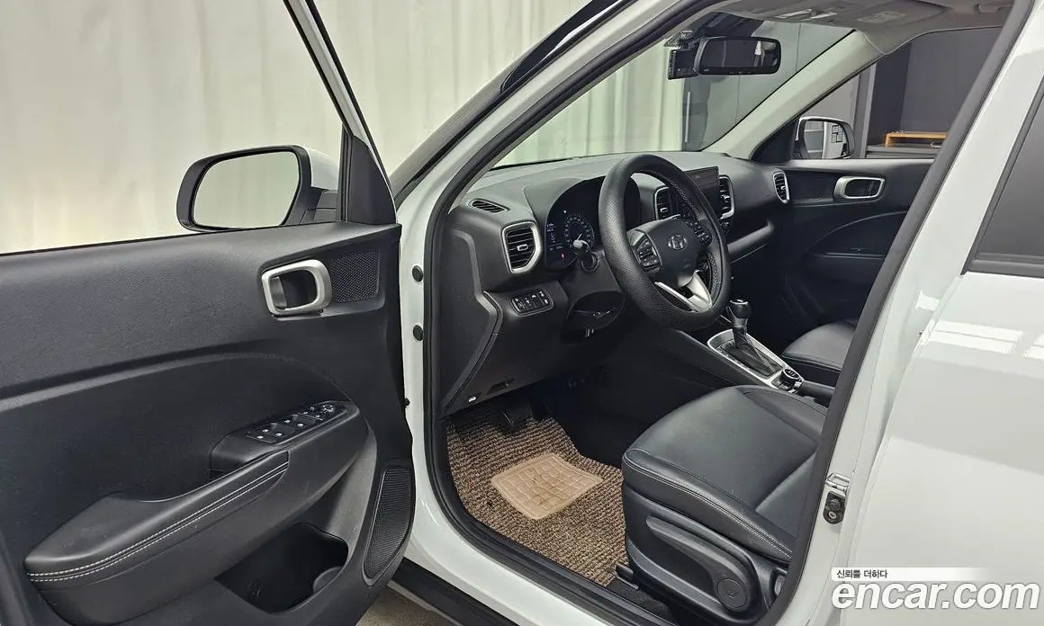 Hyundai Venue 2022 1.6 автомат (гидро), фото 13