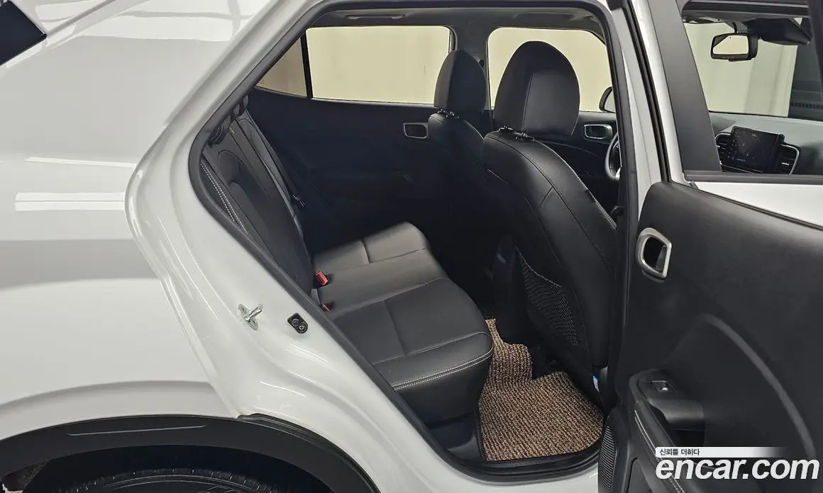 Hyundai Venue 2022 1.6 автомат (гидро), фото 17
