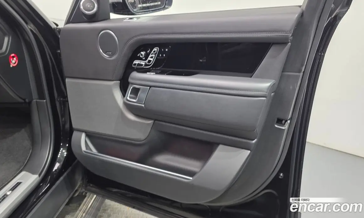 Land Rover Range Rover 2018 4.4 автомат (гидро), фото 14