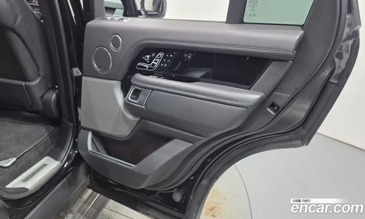 Land Rover Range Rover 2018 4.4 автомат (гидро), фото 15