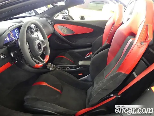 McLaren 570S 2019 3.8 автомат (гидро), миниатюра 7