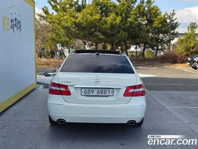 Mercedes-Benz E-Class 2012 3.5 автомат (гидро), миниатюра 4