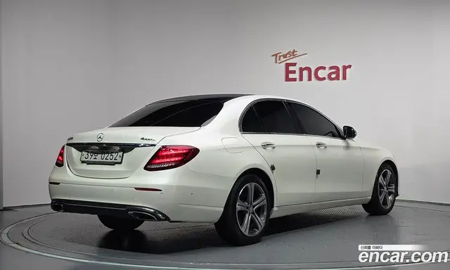 Mercedes-Benz E-Class 2016 2.0 автомат (гидро), миниатюра 2