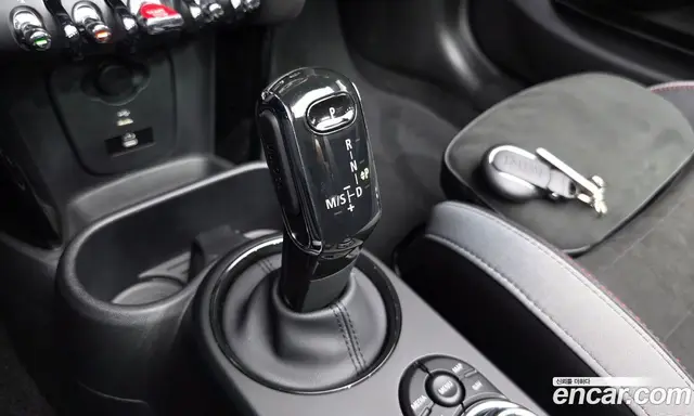 Mini Cooper Convertible 2024 2.0 автомат (гидро), миниатюра 9