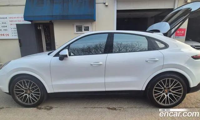 Porsche Cayenne 2023 3.0 автомат (гидро), миниатюра 2
