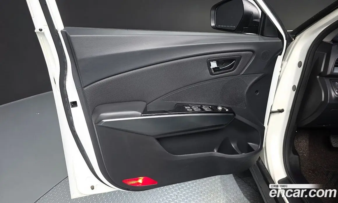 SsangYong TIBOLI 2018 1.6 автомат (гидро), фото 14