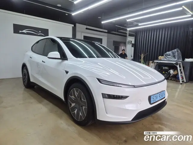 Tesla Model Y 2026 1.0 автомат (гидро), миниатюра 3
