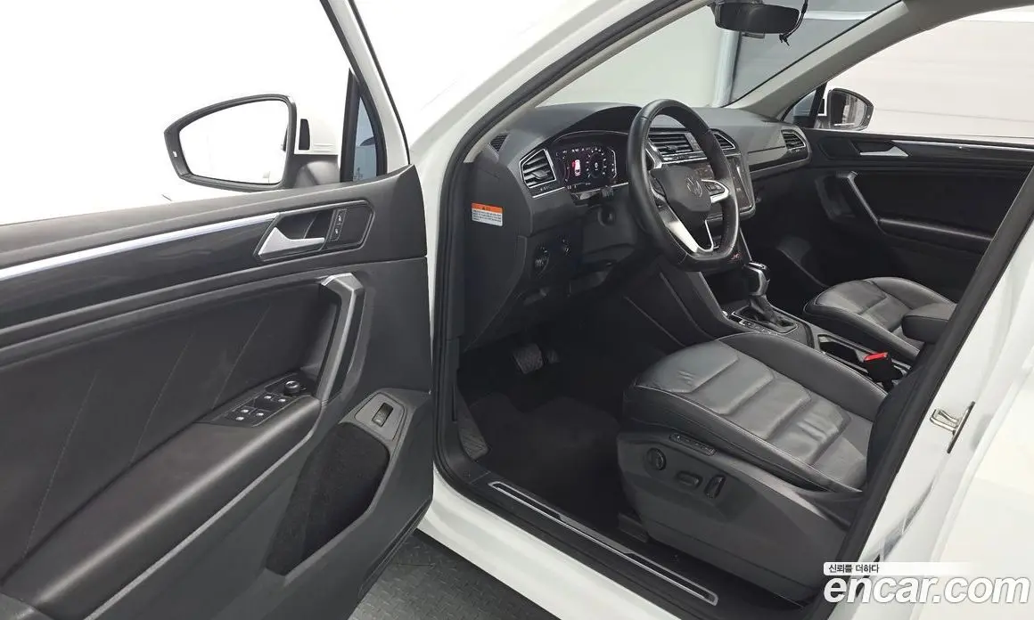 Volkswagen Tiguan 2023 2.0 автомат (гидро), фото 13