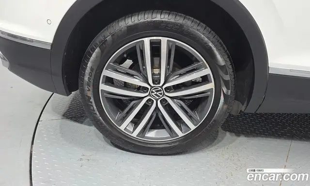 Volkswagen Tiguan 2023 2.0 автомат (гидро), миниатюра 5