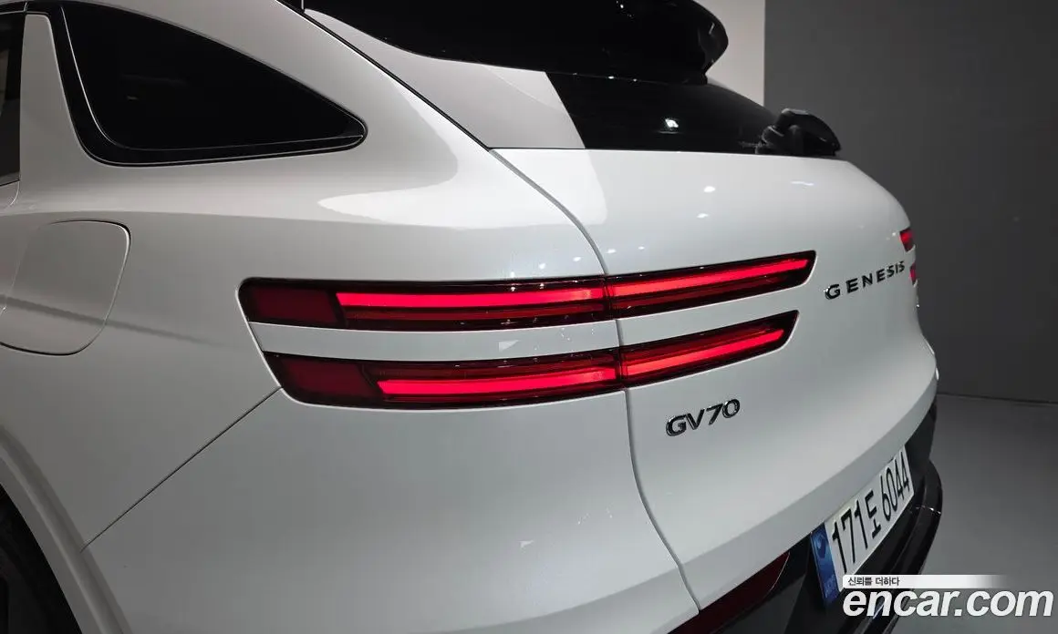 Genesis GV70 2025 2.5 автомат (гидро), фото 8