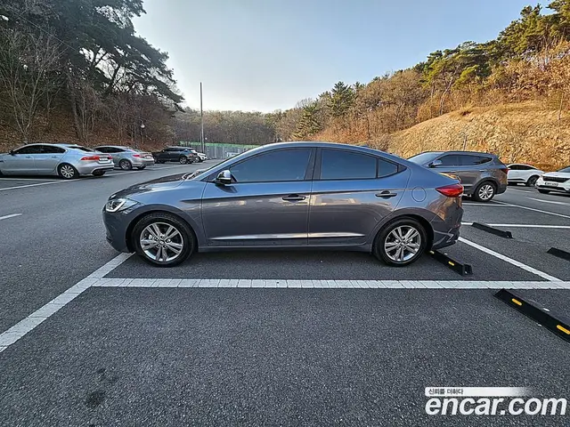 Hyundai Avante 2017 1.6 автомат (гидро), миниатюра 2
