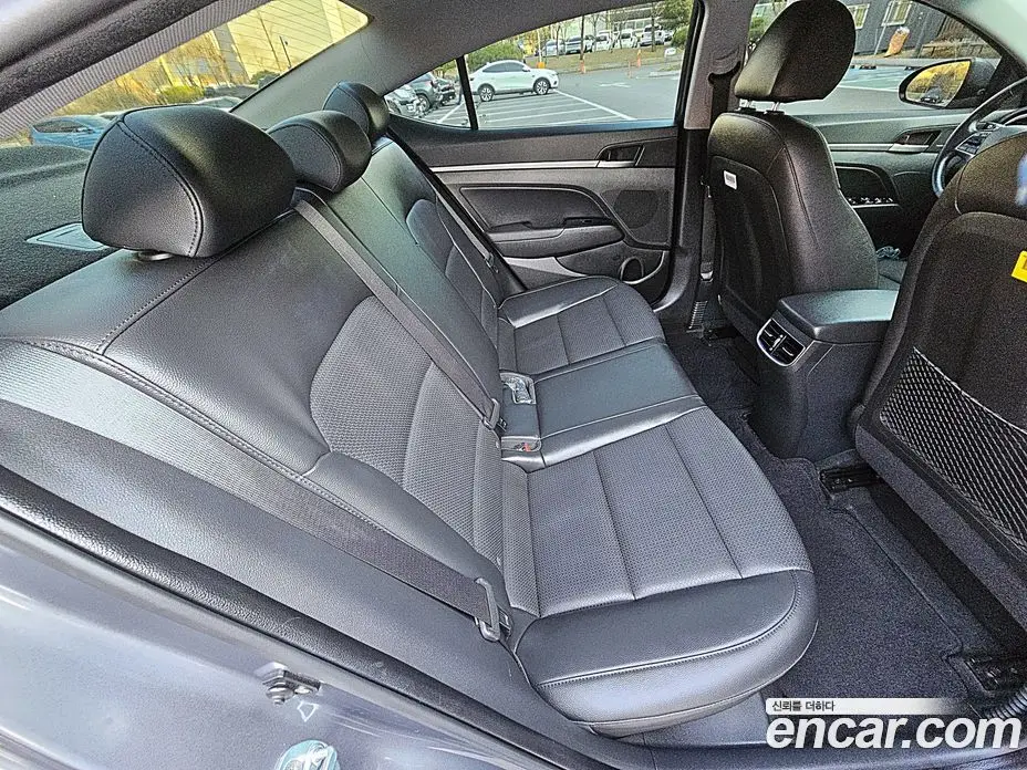 Hyundai Avante 2017 1.6 автомат (гидро), фото 13