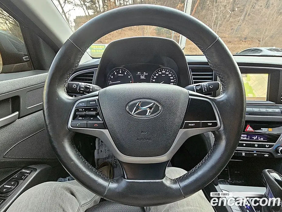 Hyundai Avante 2017 1.6 автомат (гидро), фото 18