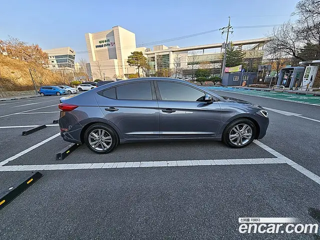 Hyundai Avante 2017 1.6 автомат (гидро), миниатюра 4