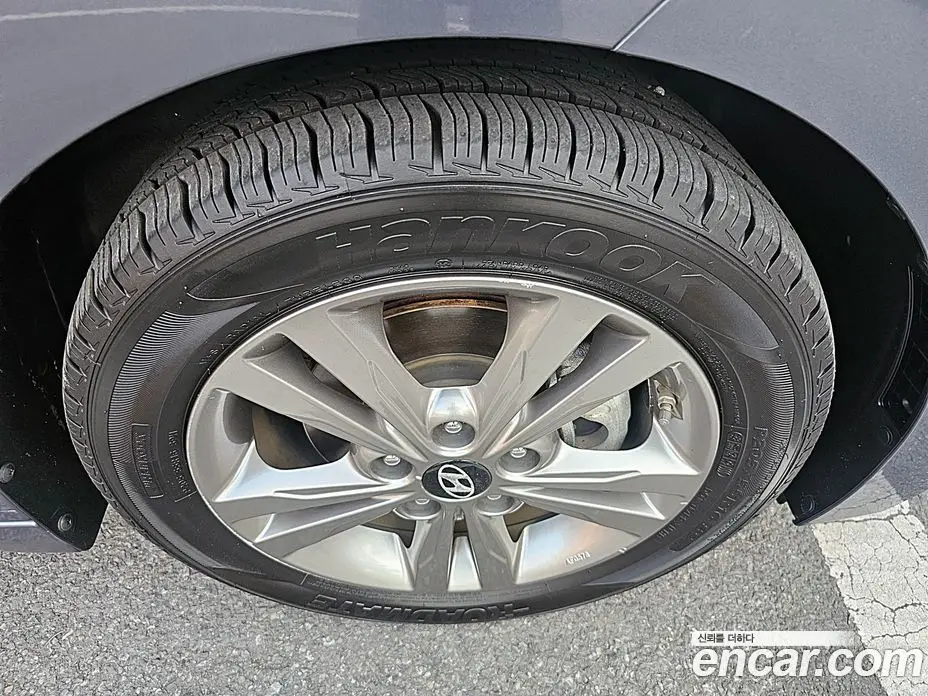 Hyundai Avante 2017 1.6 автомат (гидро), фото 5