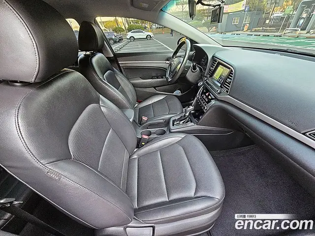 Hyundai Avante 2017 1.6 автомат (гидро), миниатюра 10