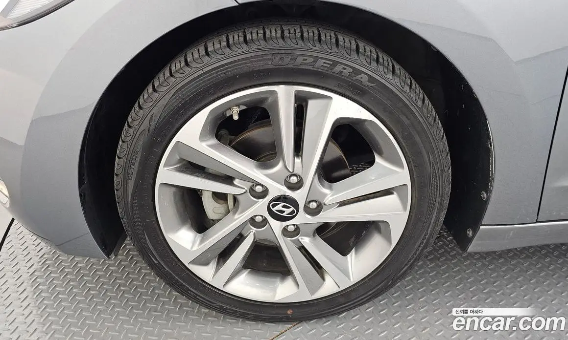 Hyundai Avante 2017 1.6 автомат (гидро), фото 5