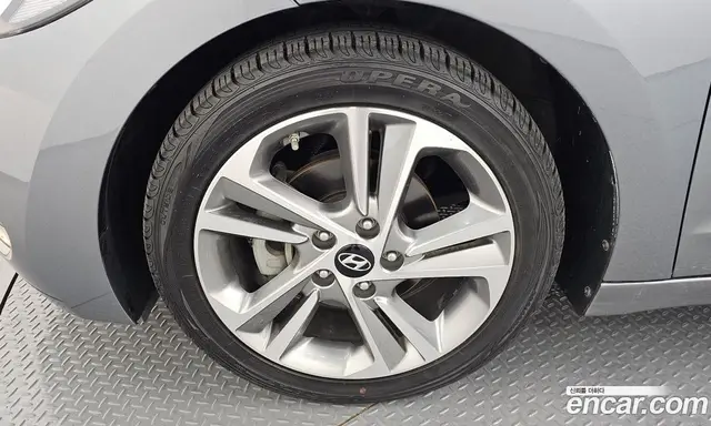 Hyundai Avante 2017 1.6 автомат (гидро), миниатюра 5