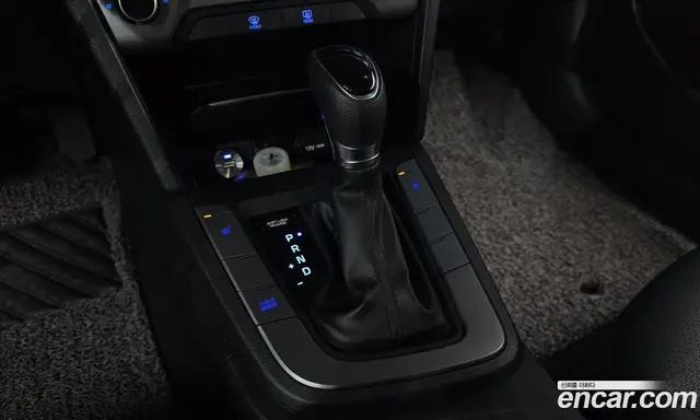 Hyundai Avante 2017 1.6 автомат (гидро), миниатюра 9