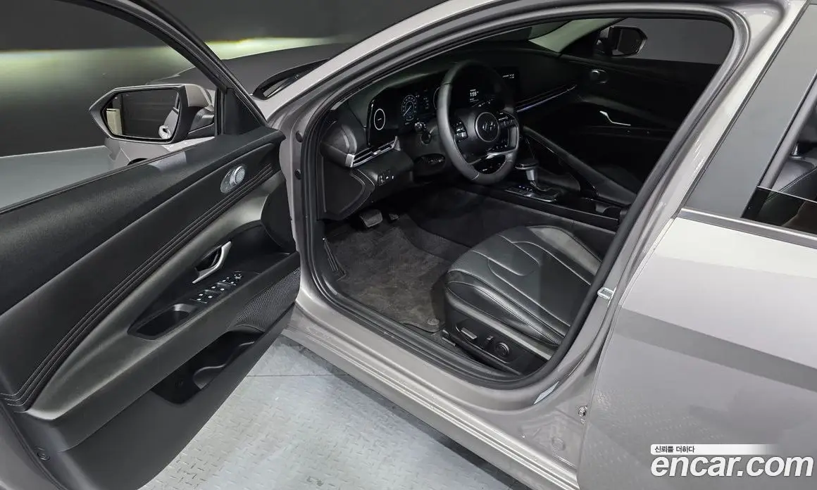 Hyundai Avante 2023 1.6 автомат (гидро), фото 13