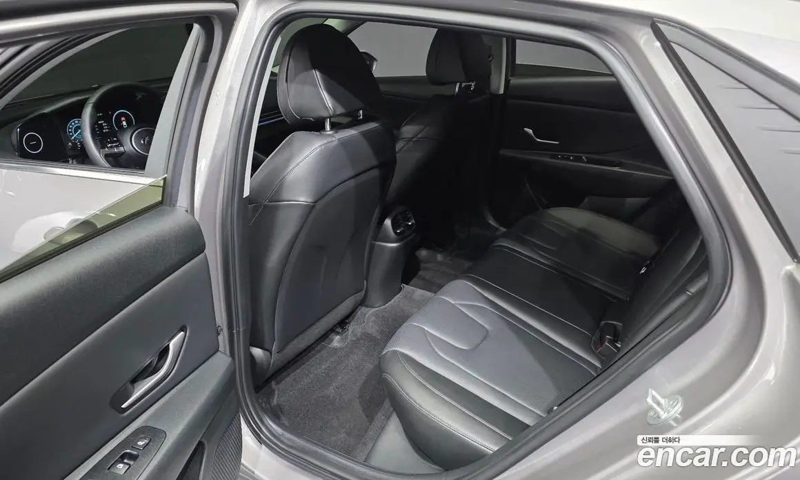 Hyundai Avante 2023 1.6 автомат (гидро), фото 16