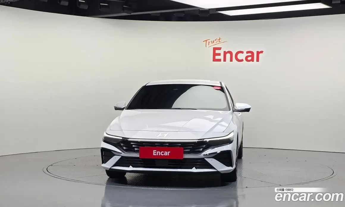 Hyundai Avante 2023 1.6 автомат (гидро), фото 3