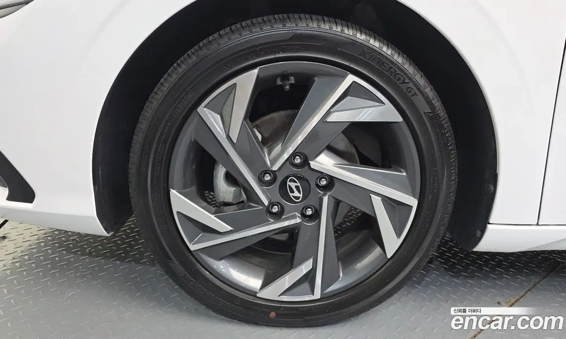 Hyundai Avante 2023 1.6 автомат (гидро), фото 5
