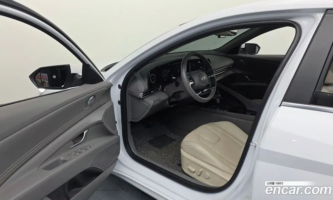 Hyundai Avante 2023 1.6 автомат (гидро), фото 10
