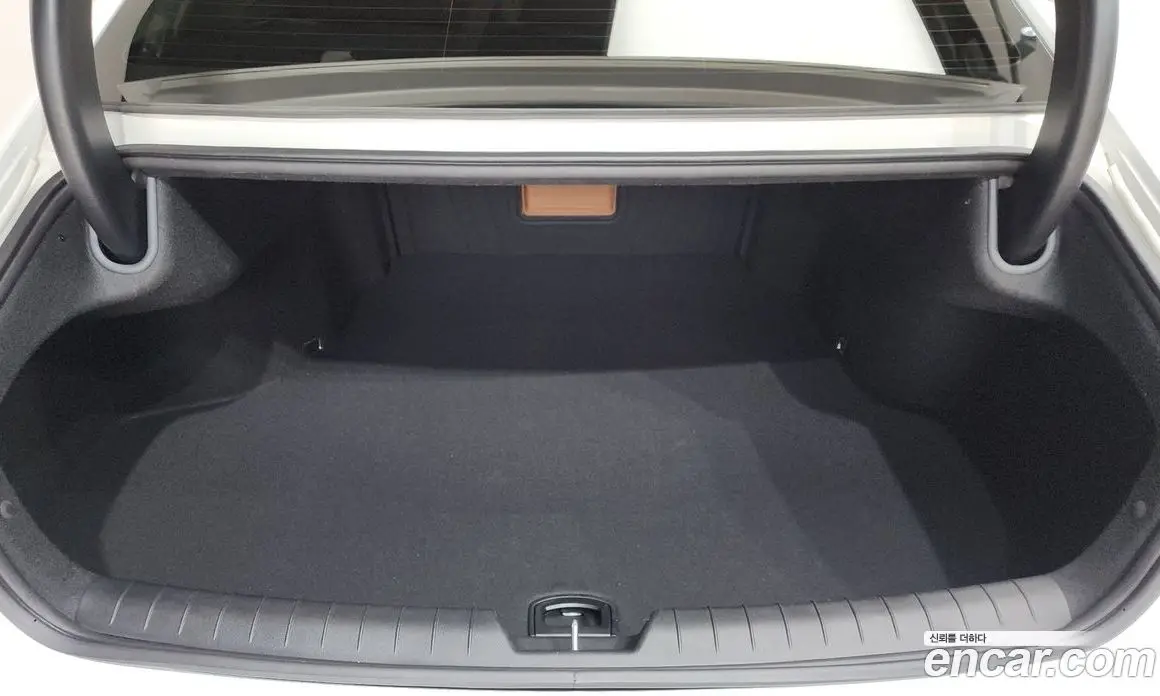 Hyundai Grandeur 2023 1.6 автомат (гидро), фото 18
