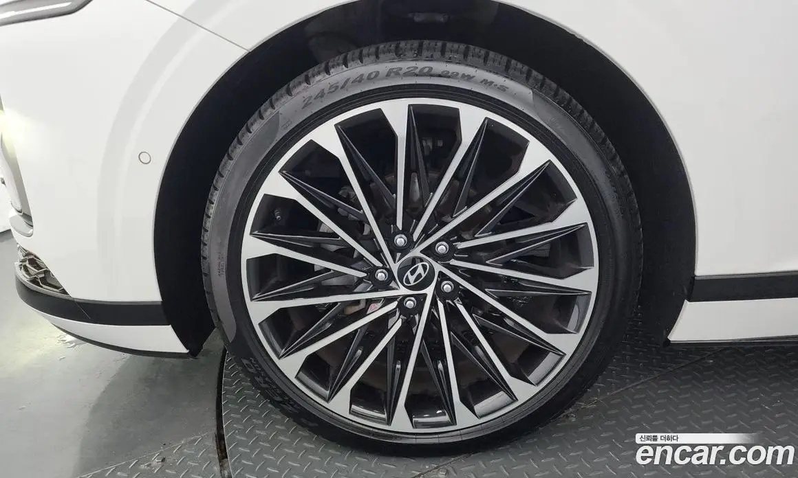 Hyundai Grandeur 2023 1.6 автомат (гидро), фото 5