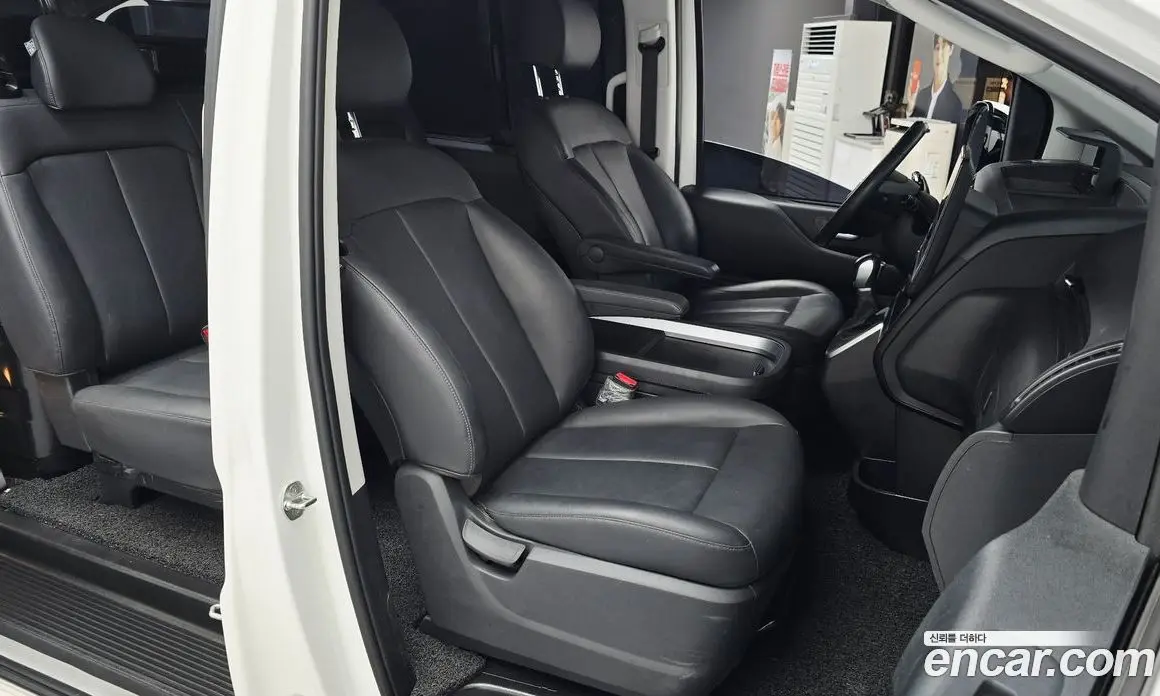 Hyundai Staria 2023 2.2 автомат (гидро), фото 12