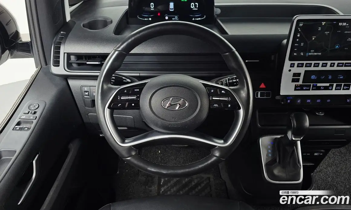Hyundai Staria 2023 2.2 автомат (гидро), фото 13