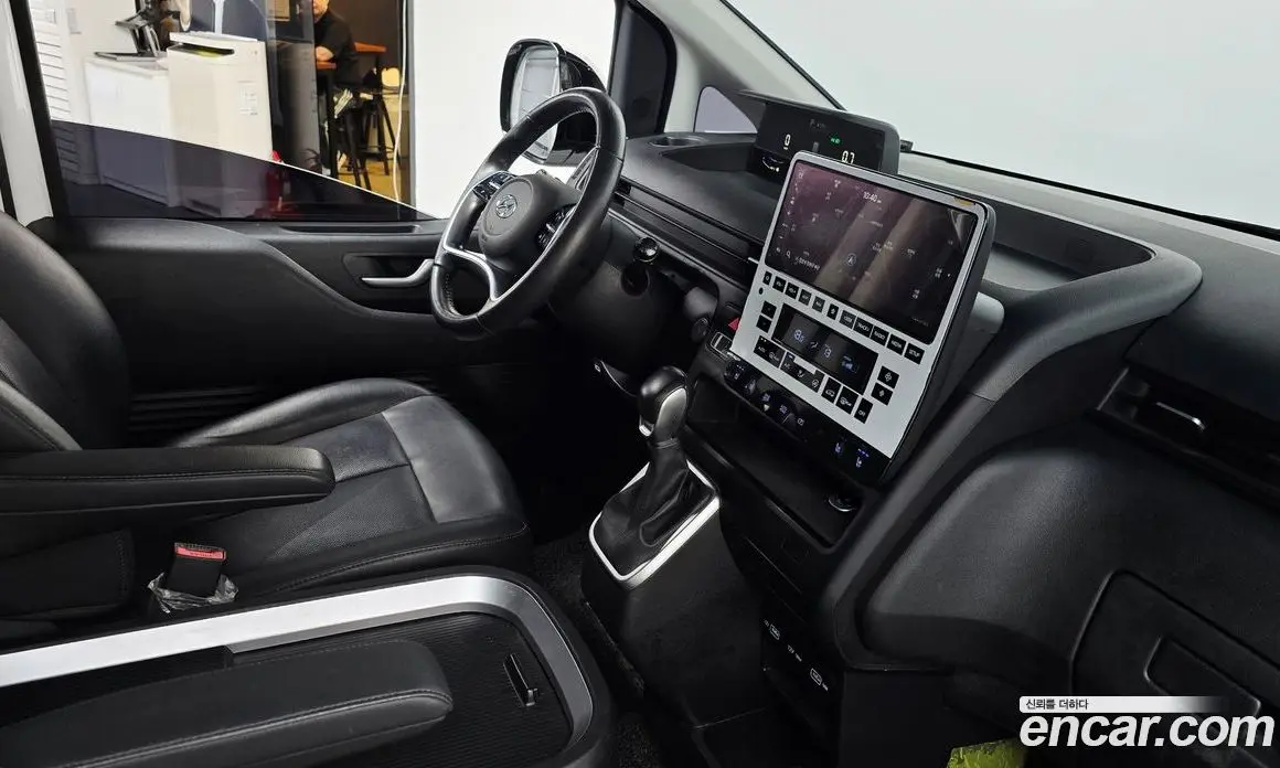 Hyundai Staria 2023 2.2 автомат (гидро), фото 19