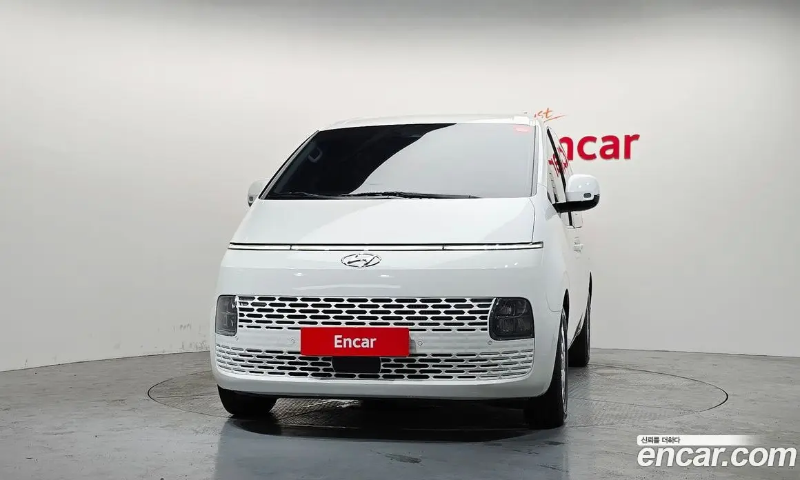 Hyundai Staria 2023 2.2 автомат (гидро), фото 3