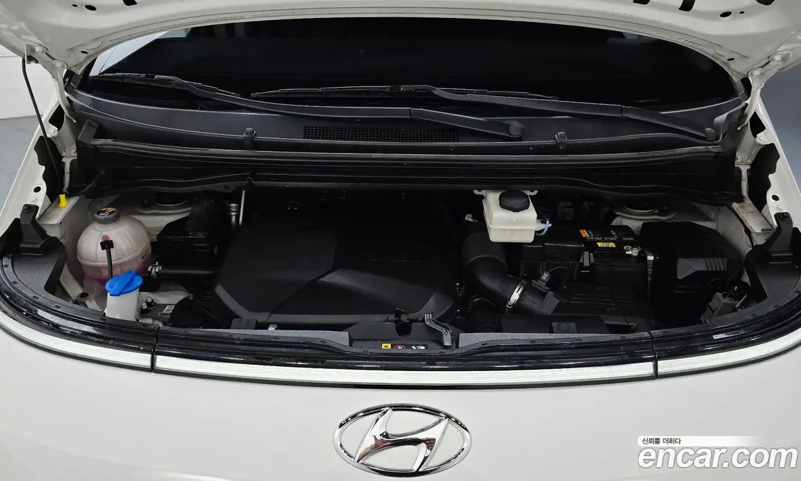 Hyundai Staria 2023 2.2 автомат (гидро), фото 6