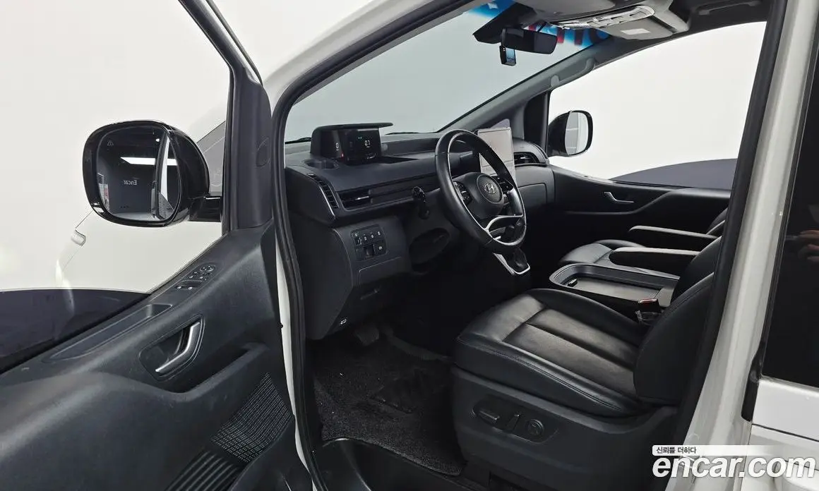 Hyundai Staria 2023 2.2 автомат (гидро), фото 10
