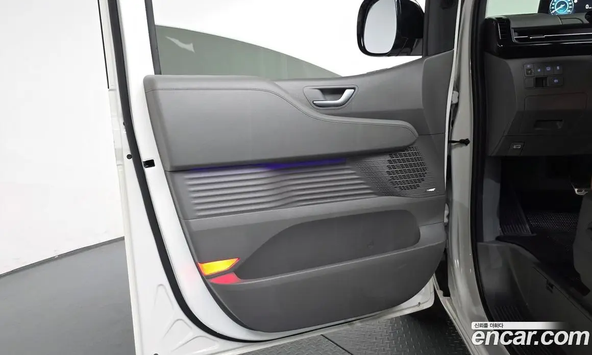 Hyundai Staria 2024 1.6 автомат (гидро), фото 13