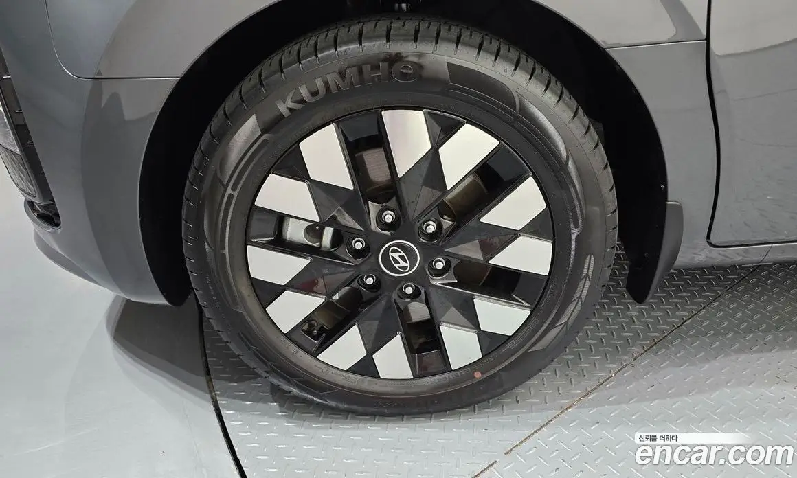 Hyundai Staria 2025 2.2 автомат (гидро), фото 5