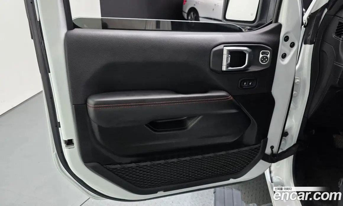 Jeep Wrangler 2024 2.0 автомат (гидро), фото 14