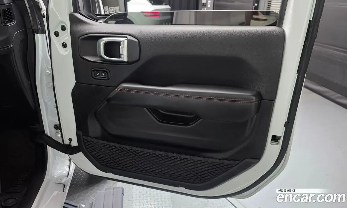 Jeep Wrangler 2024 2.0 автомат (гидро), фото 15