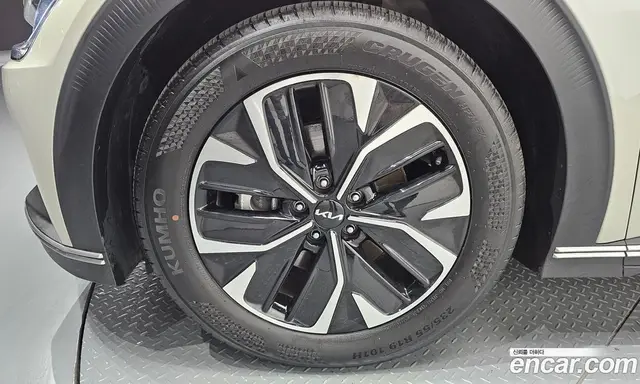 Kia EV6 2023 0.1 автомат (гидро), миниатюра 5